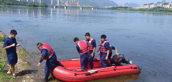補(bǔ)短板強(qiáng)弱項(xiàng)，提技能礪精兵，縣應(yīng)急管理局開(kāi)展水上救援訓(xùn)練